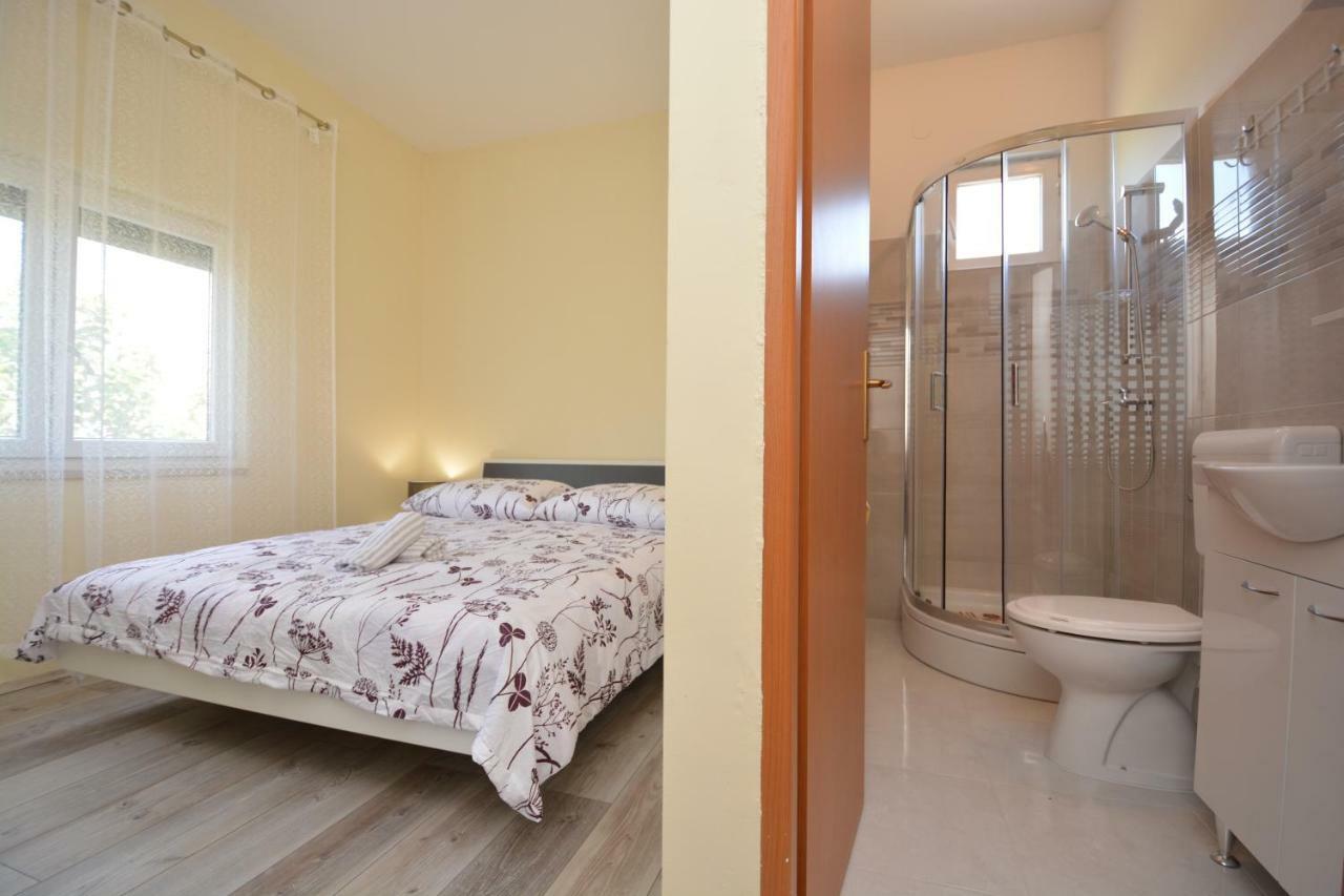Apartmán Apartman Susic Policnik Exteriér fotografie